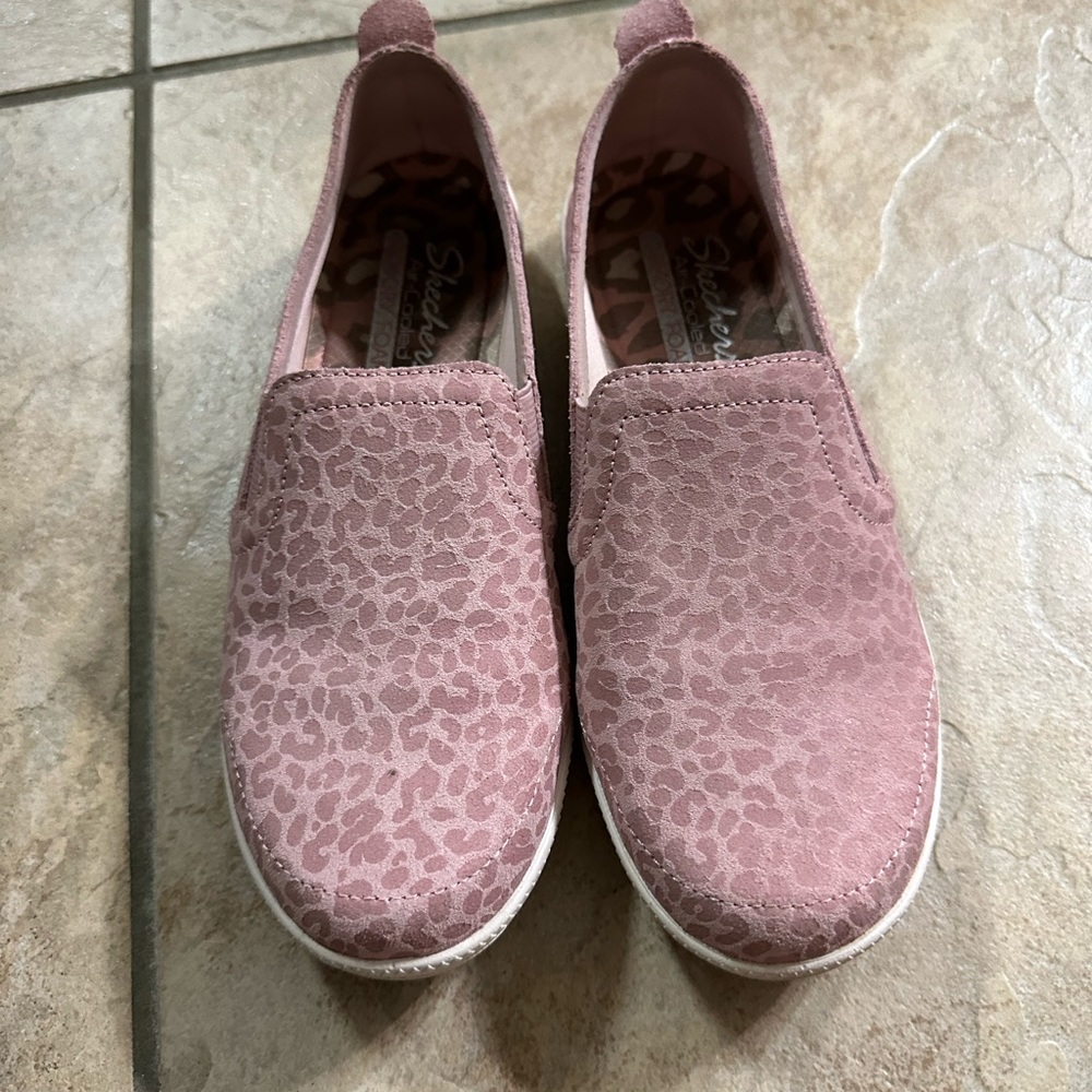 Skechers slip on